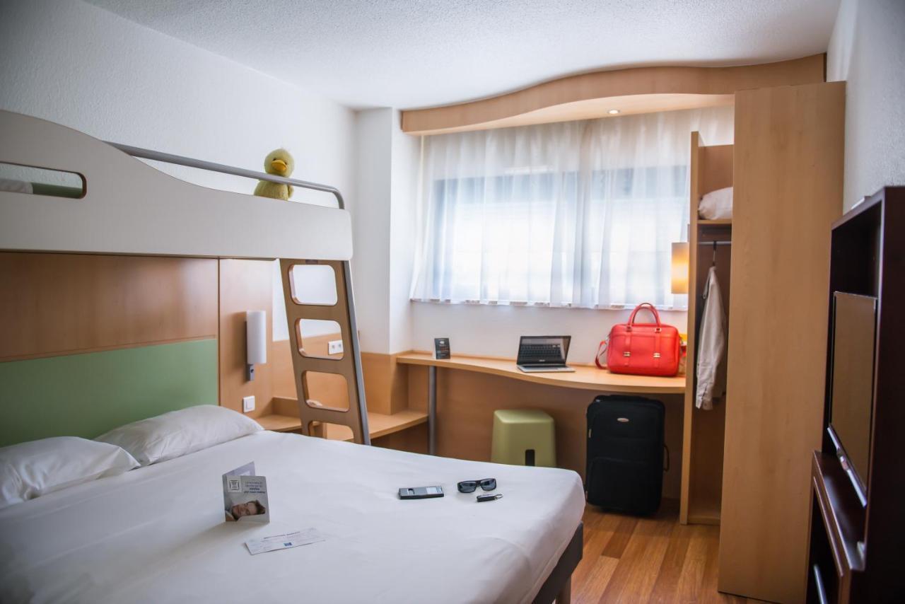 Ibis Budget Site Du Futuroscope Чассенеуил-Ду-Поитоу Экстерьер фото
