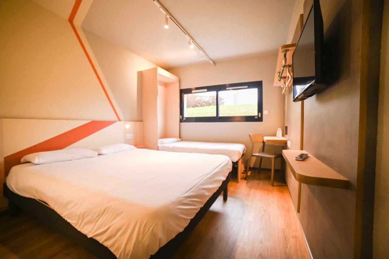 Ibis Budget Site Du Futuroscope Чассенеуил-Ду-Поитоу Экстерьер фото