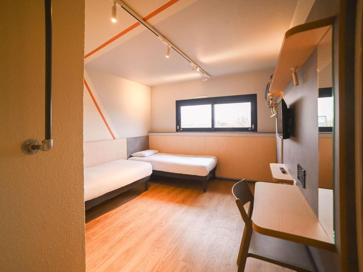 Ibis Budget Site Du Futuroscope Чассенеуил-Ду-Поитоу Экстерьер фото