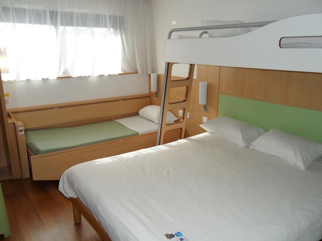 Ibis Budget Site Du Futuroscope Чассенеуил-Ду-Поитоу Номер фото