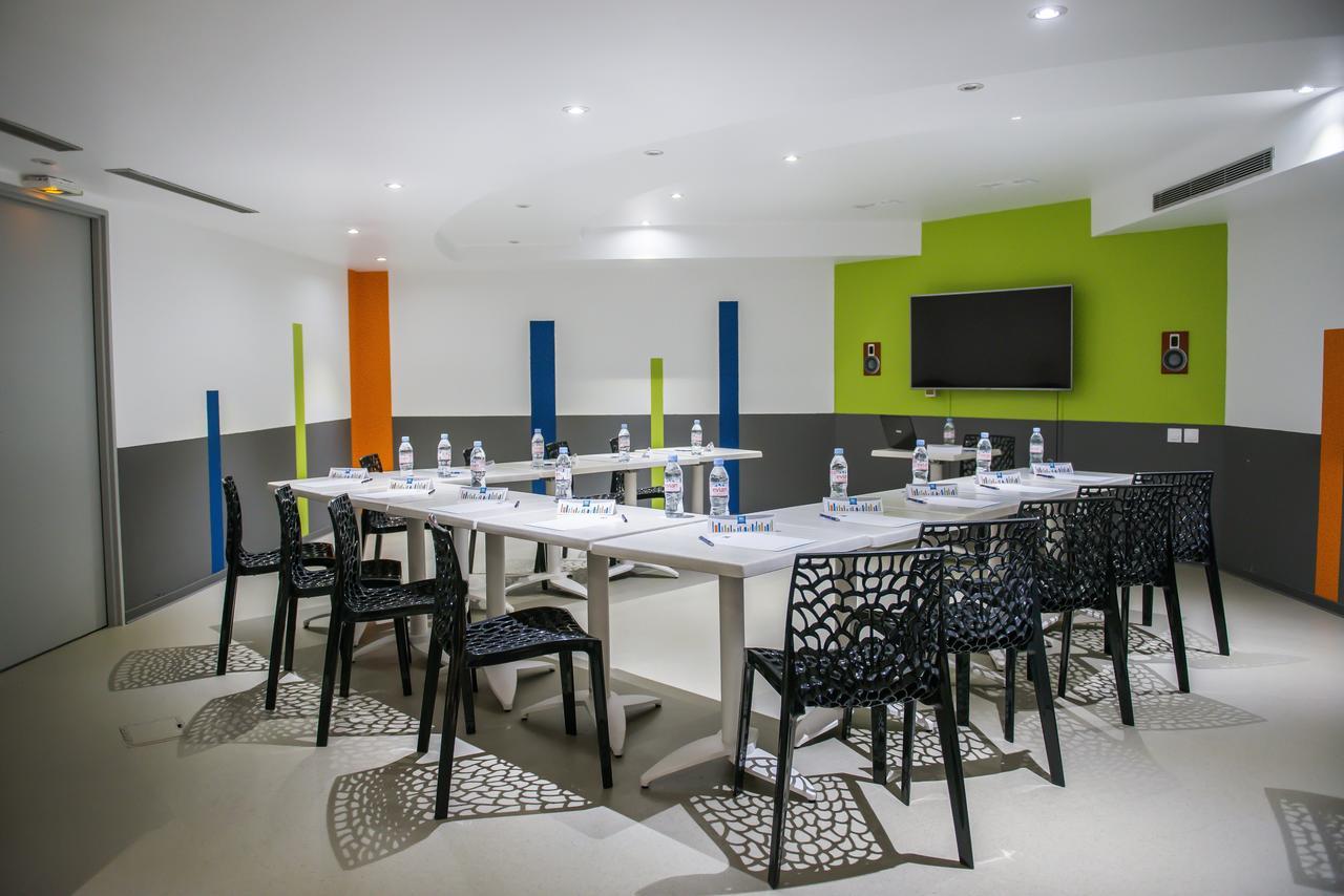 Ibis Budget Site Du Futuroscope Чассенеуил-Ду-Поитоу Экстерьер фото