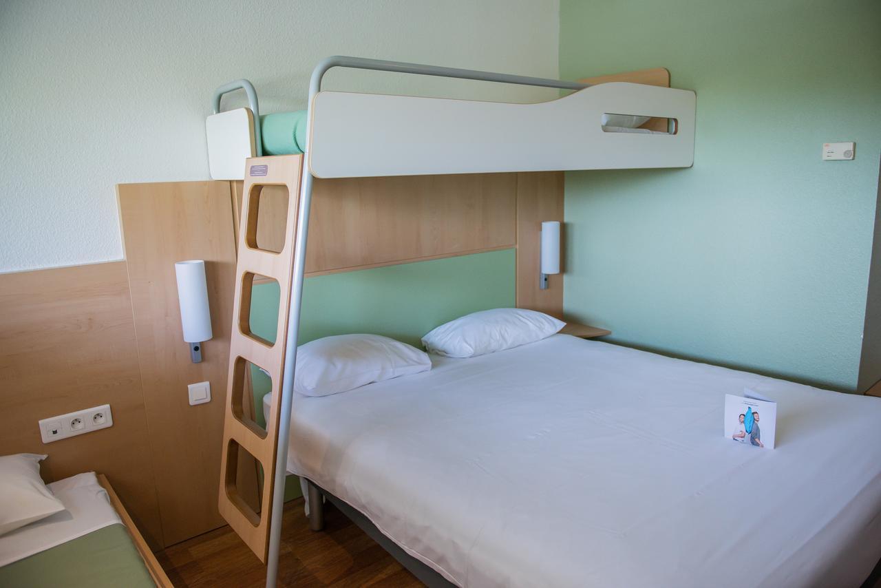 Ibis Budget Site Du Futuroscope Чассенеуил-Ду-Поитоу Экстерьер фото